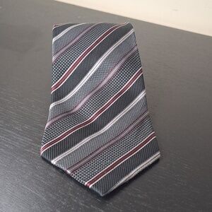Bill Blass silk tie  56"x3.5"